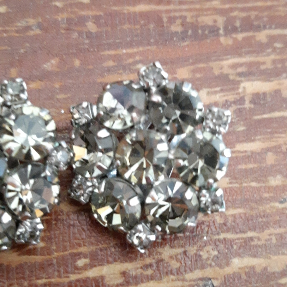 VINTAGE Weiss Black Diamond Clip on Earrings - Picture 5 of 7
